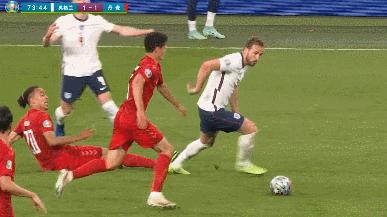 欧洲杯英格兰踢飞点球,欧洲杯巨大争议判罚