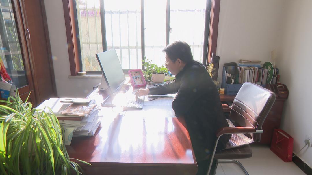 「脱贫路上的奋斗故事」刘锋：讲诚信善经营小苹果做出大产业