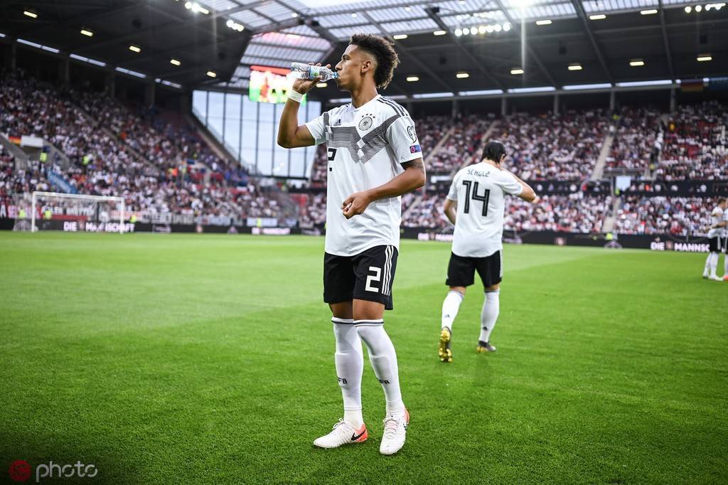 缩小防守面积过程中的手球,主动扩大防守范围手球