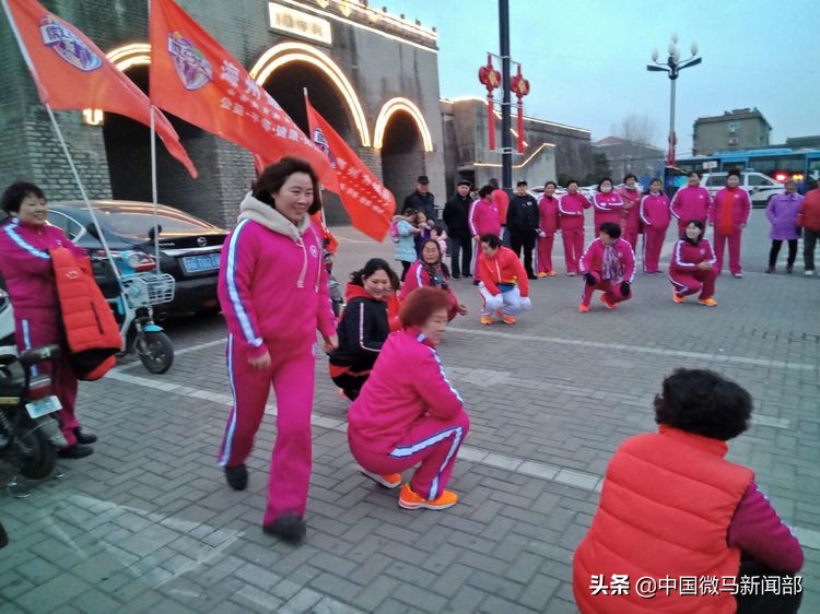 海州体育馆一路同行健步队,连云港微马海州健步队