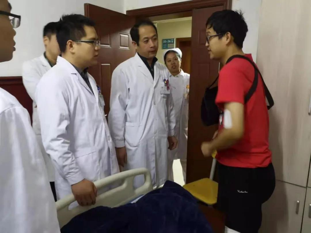 德艺双馨医者仁心,德医双馨守初心