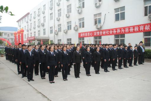 历尽千帆终不悔原文,衣带渐宽终不悔只为桃李满园香