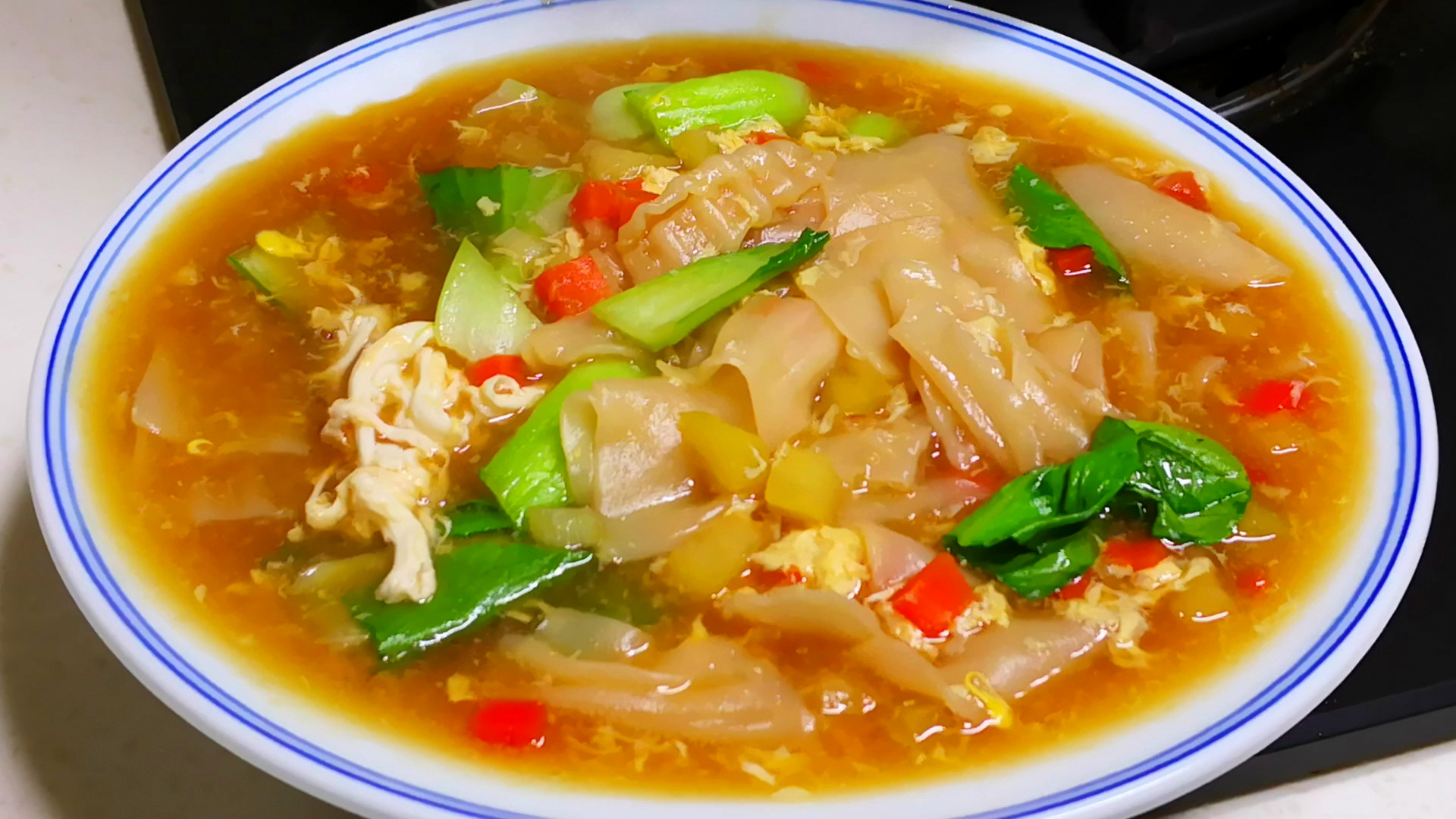 吃剩的饺子皮不要扔掉，3种做法瞬间变美食，操作简单，新手也会