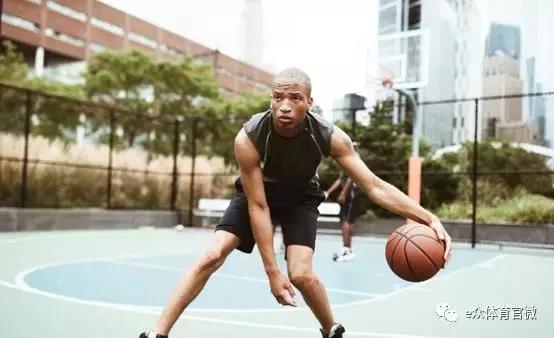 打篮球中锋基本动作,小学生打篮球的基本动作教程