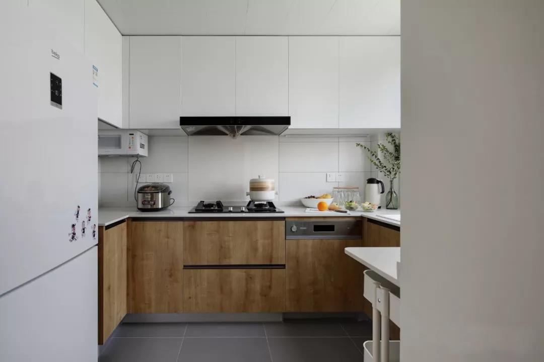 橱柜台面用钢化玻璃材质好吗,不锈钢橱柜台面材质多厚比较好