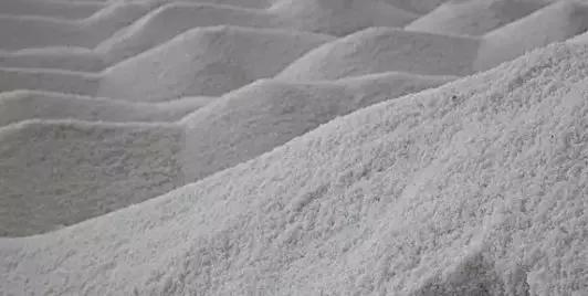 怎么喂羊才能高产,苜蓿干草喂羊的效益