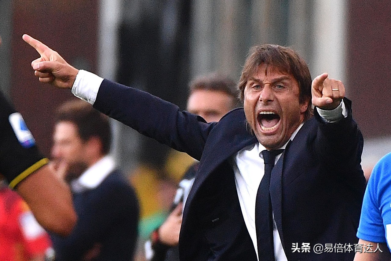 孔蒂切尔西三后卫体系,孔蒂偷看切尔西战术板