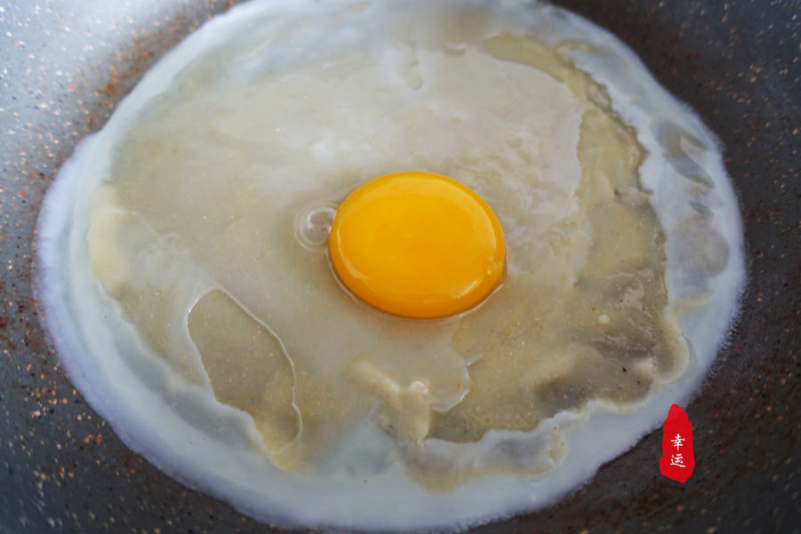 家庭简易版煎饼果子很美味呦,煎饼的做法家庭版薄脆