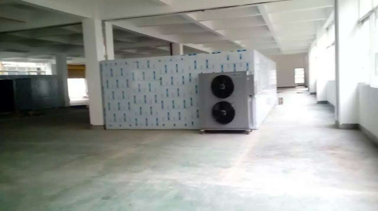 青梅干蜜饯的制作,青梅腌制成酸梅干