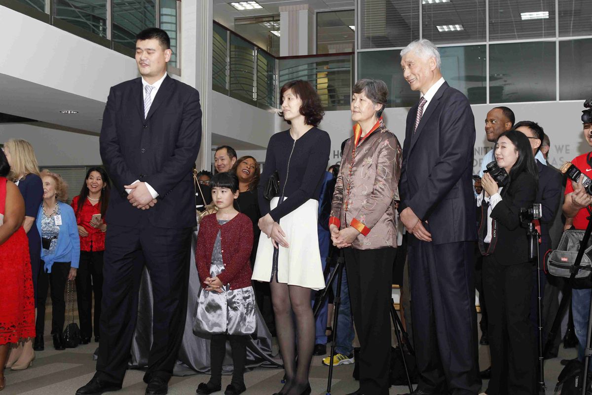 濮氭槑浠栧コ鍎跨幇鍦ㄨ韩楂樻湁澶氬皯,濮氭槑鐨勭幇鍦ㄥコ鍎胯韩楂樺灏戠背