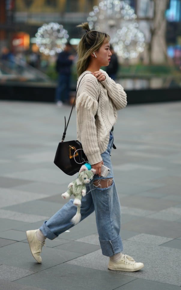 小白鞋脏了很苦恼？还不如买这款“发黄”鞋，越脏越潮，真个性