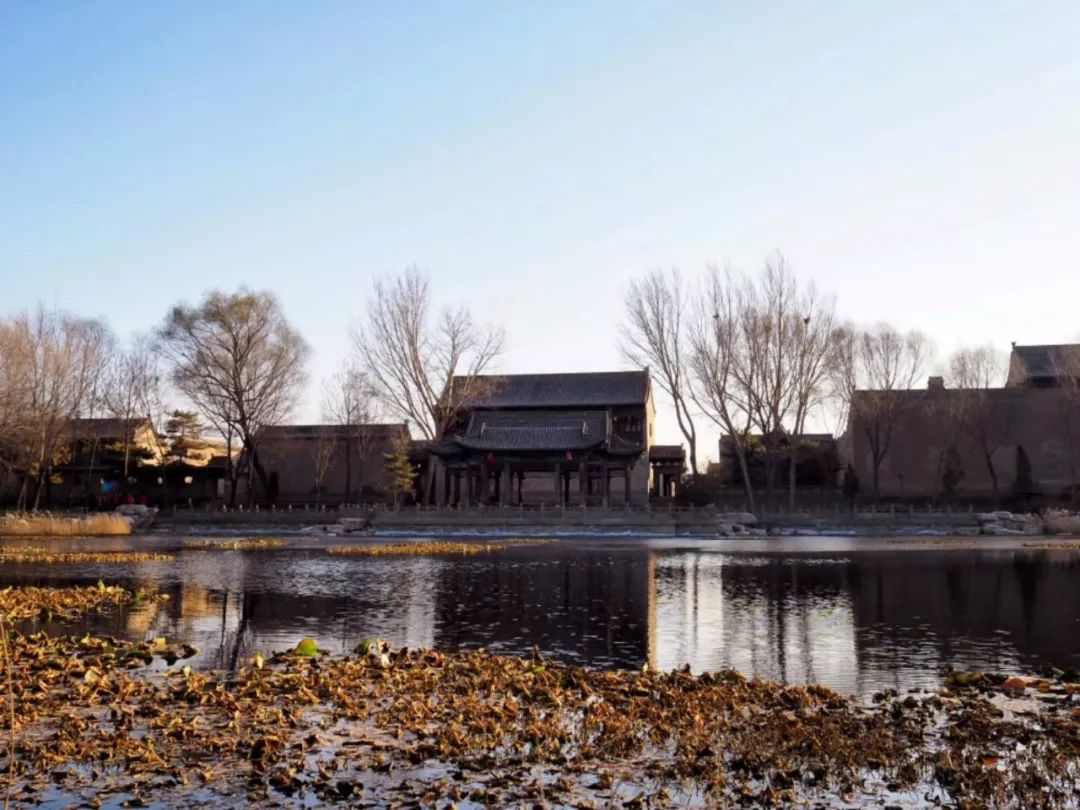 一座神人共栖的“煤都”