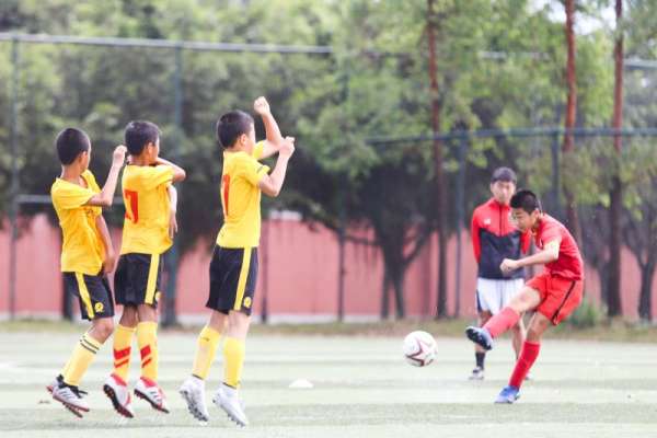 广州恒大足球青训学校学费多少钱,恒大足球学校最新情况