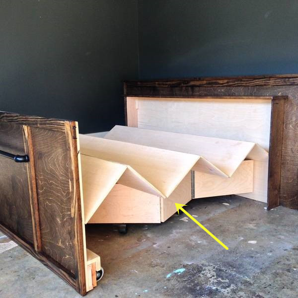 把床折叠起来,用纸折双人上下铺双层床