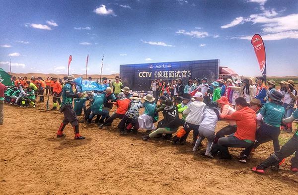 腾格里沙漠高端团建,腾格里沙漠徒步团建几天