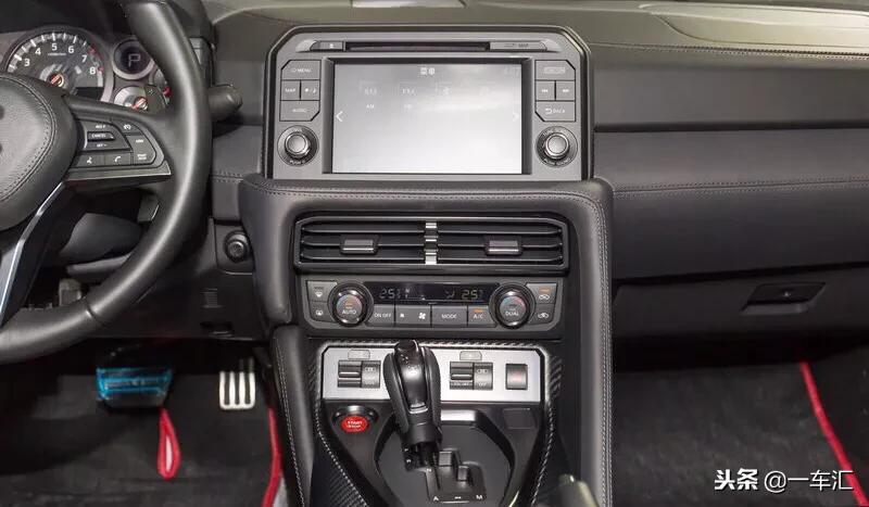 16款日产gtr超级跑车实拍详解,最快的跑车日产gtr