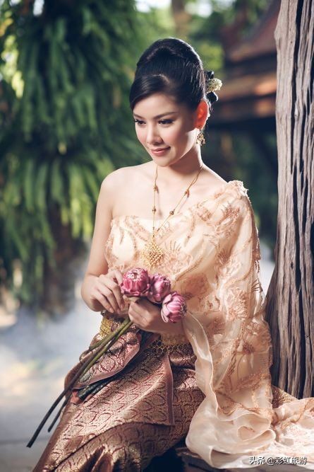 泰国的民族服装是怎么样的,泰国传统服装泰服