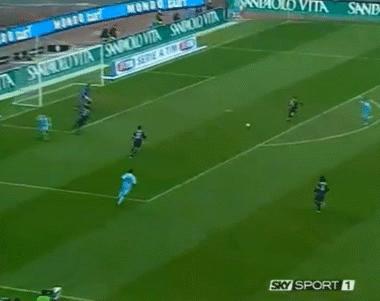 17岁首秀，他在国家队一直踢到37岁！还在祖国建俱乐部培养年轻人