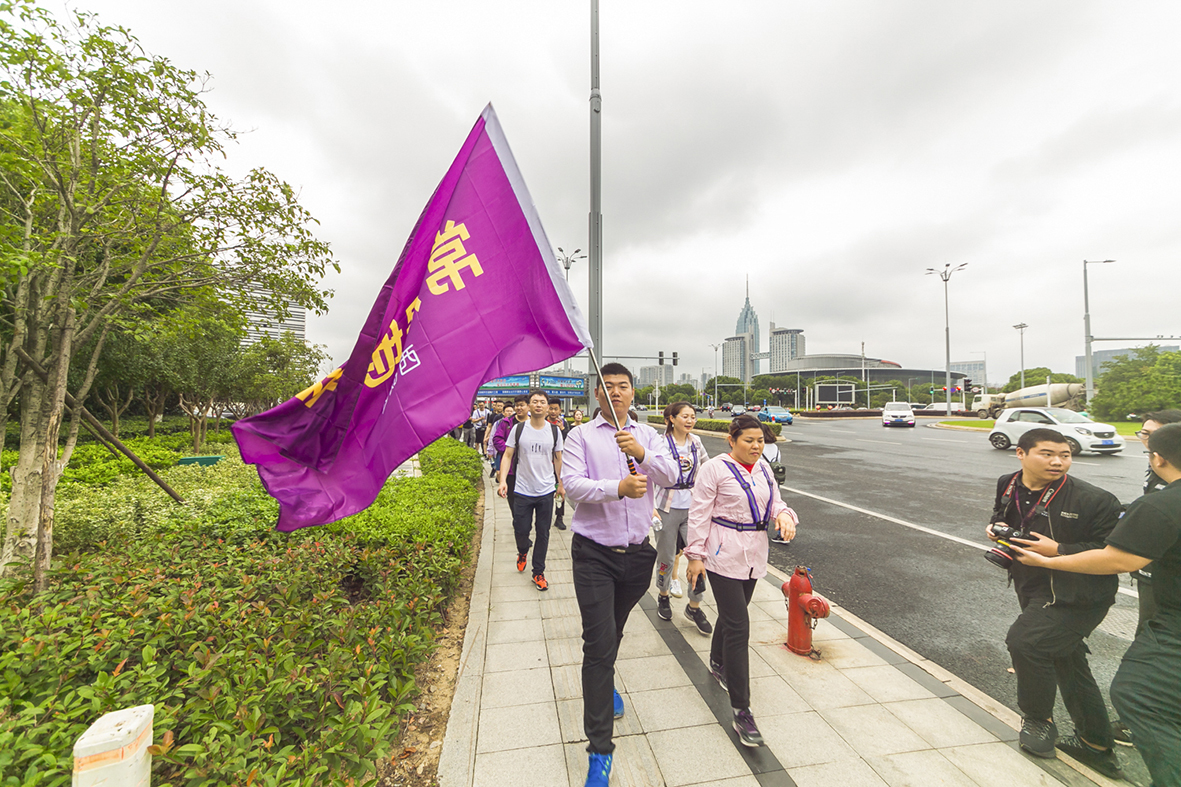 敢诺敢当,常居地产完成50公里暴走挑战