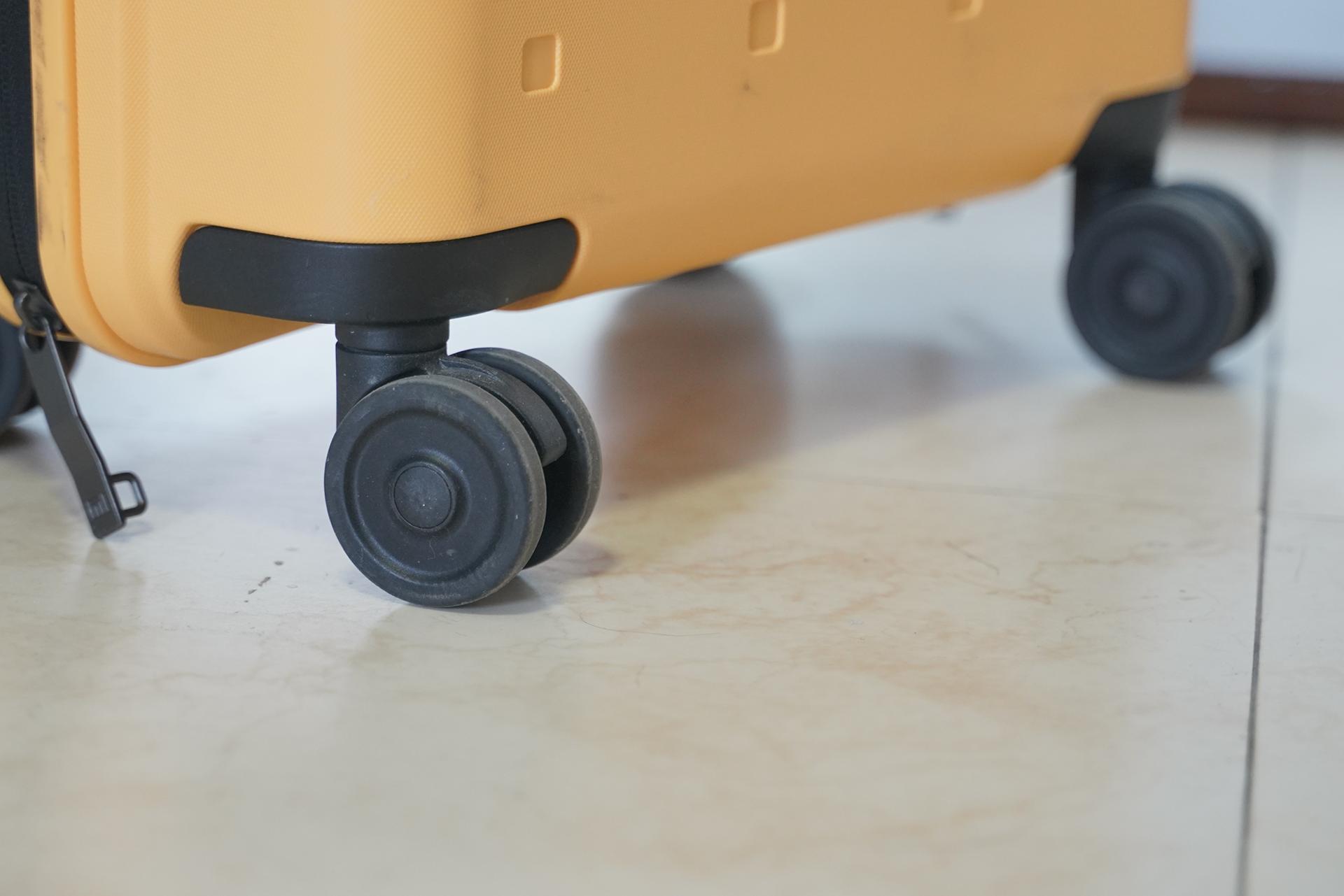 地平线8铝镁合金拉杆箱,地平线拉杆箱和elle拉杆箱哪个好