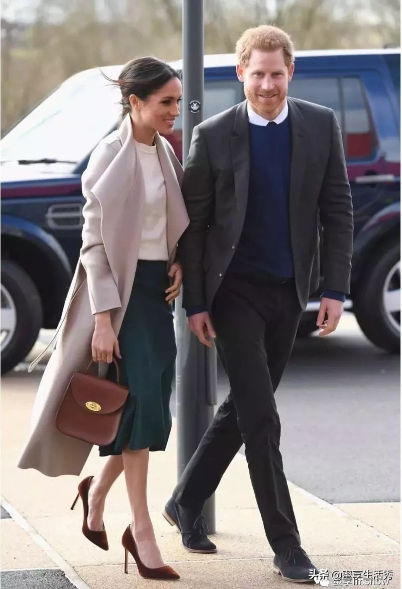 凯特王妃和梅根王妃哪个更大,凯特王妃梅根穿衣搭配