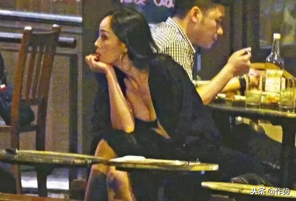 买垮两位伴侣，她才是华人娱乐圈的最有品味的拜金女