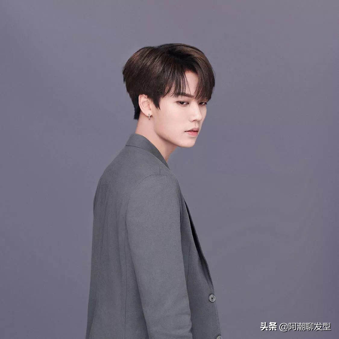 40岁男士两边铲的发型哪种好看,男士发型两边铲短头顶留长打理