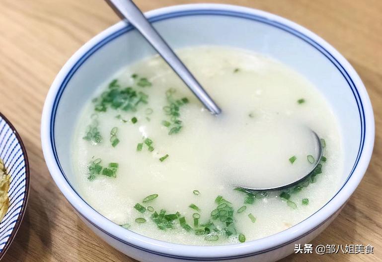 炖骨头汤牢记两不放,猪骨汤怎么炖不腥好吃