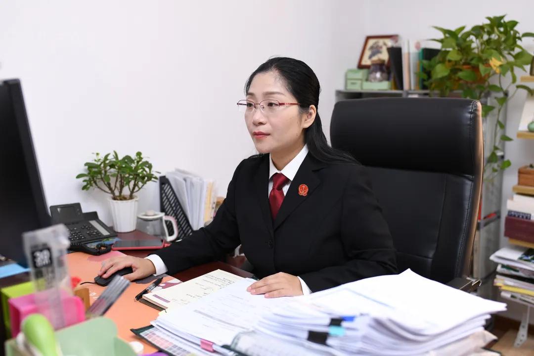 沈竹莺：当新时代一专多能的“T型”金融法官|十佳青年评选