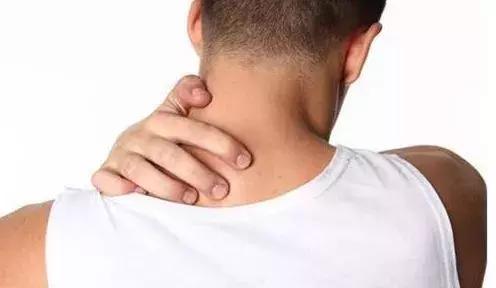 天气变冷肩背痛怎么缓解,阴雨天肩颈酸痛是怎么回事