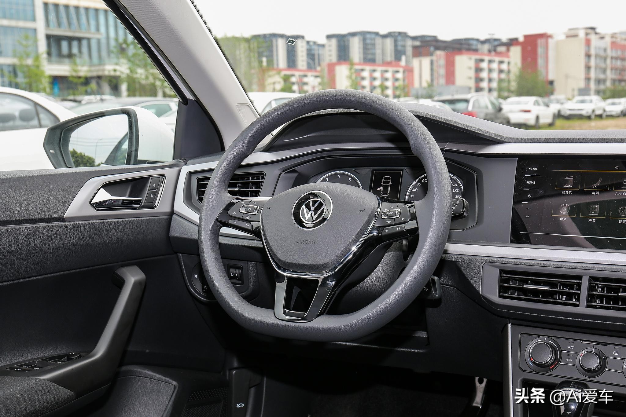 最新款大众polo值得买吗,省油代步车德系车