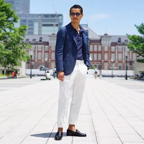 米白色裤子搭配什么颜色上衣,白色裤子怎么穿得干净