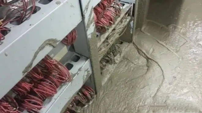 为什么工人要往水泥里加白糖,水泥加白糖延缓凝固能减少开裂吗