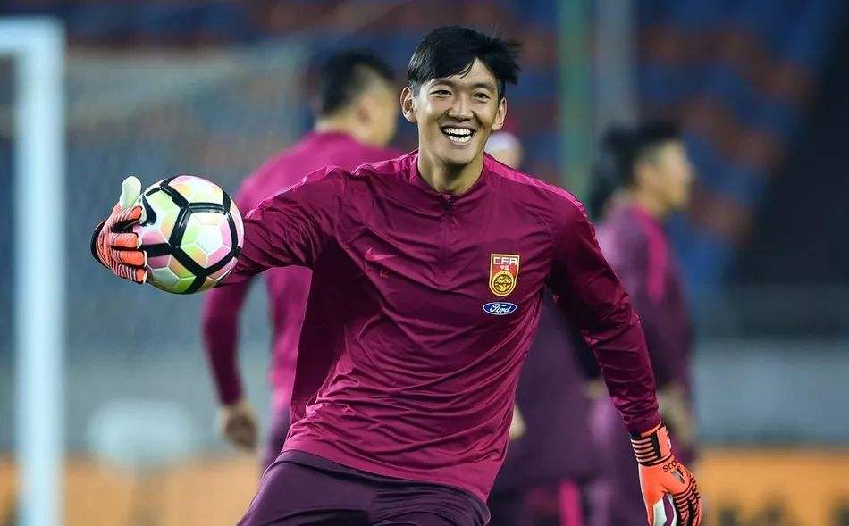 颜骏凌背身点球是什么时候,颜骏凌背身看点球