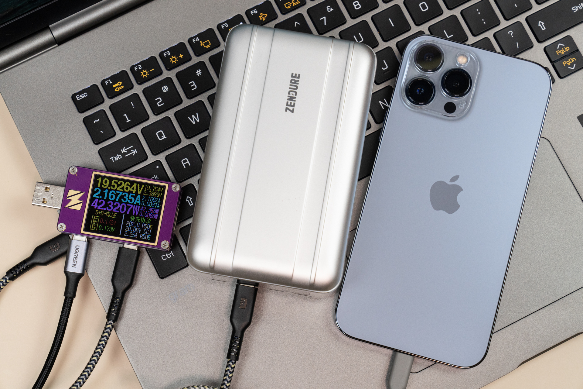 绿联30W氮化镓快速充电器,绿联闪充湃氮化镓充电器45瓦测评