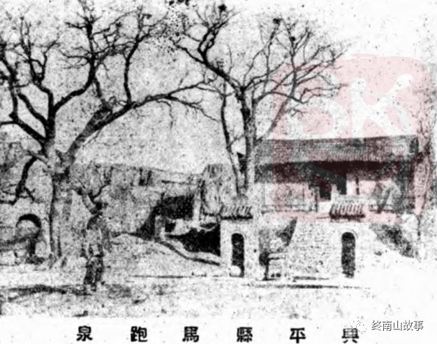 民国一位青年官员来到关中，在周公墓上打了个盹