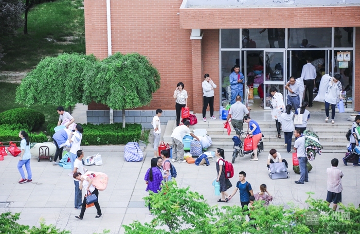 2018时光已走滨州日报90后小美摄影记者定格了您的最美