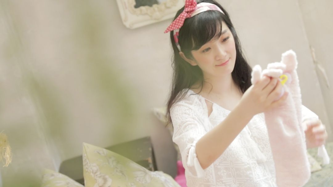 黑丝、“光腿神器”OUT了！她把袜子做成礼物，一天销售1200万