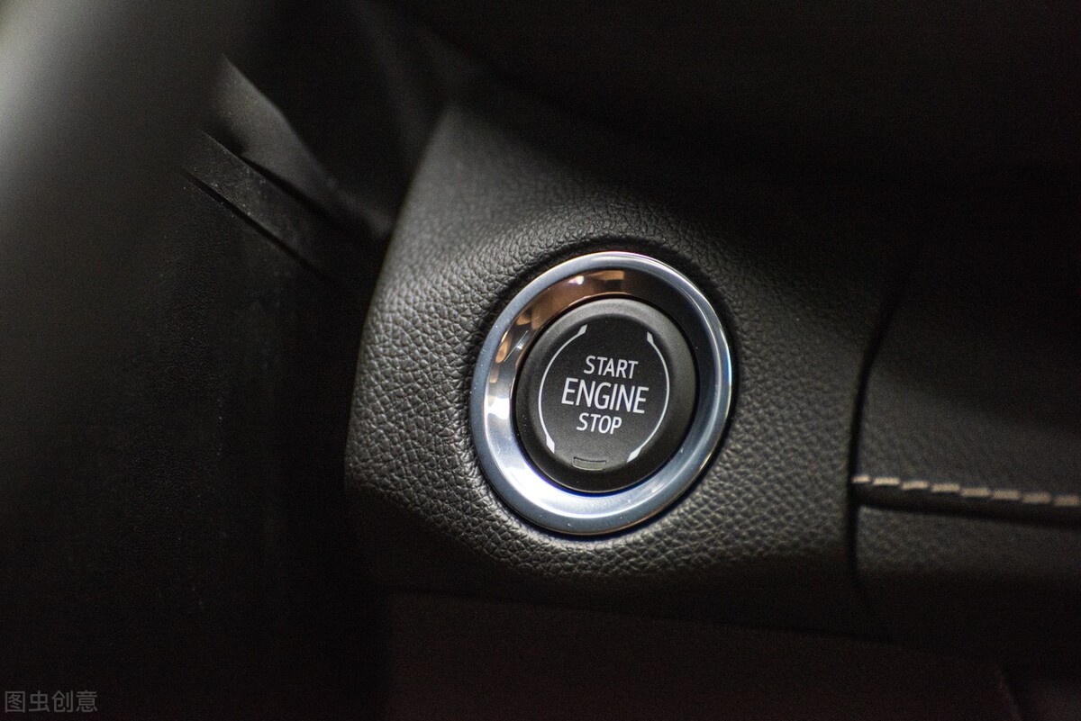 一键启动的车要都要踩刹车启动吗,一键启动的车要打火两次