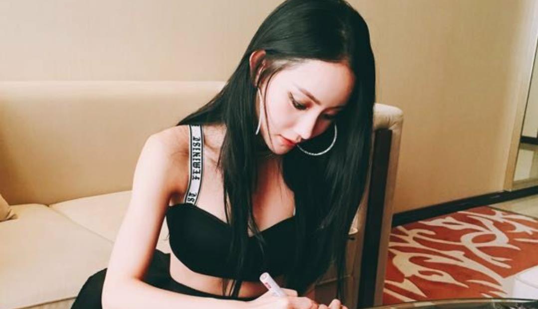 雅妍鼓手jaroflove现场完整版,韩国最美鼓手雅妍最火的打鼓视频