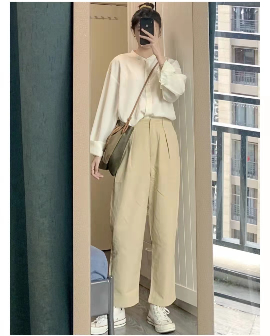 卡其色裤子配什么上衣有高级感男,黑色上衣配卡其色裤子好看吗男生