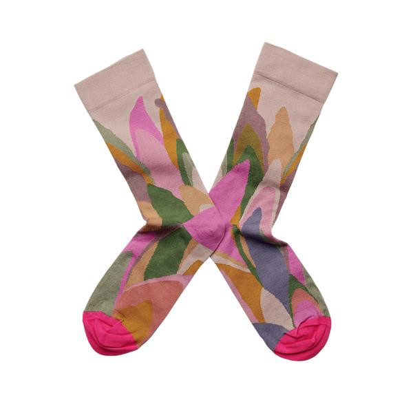 谁说袜子很无趣？BonneMaison，每一双袜子都存在强烈的故事感！