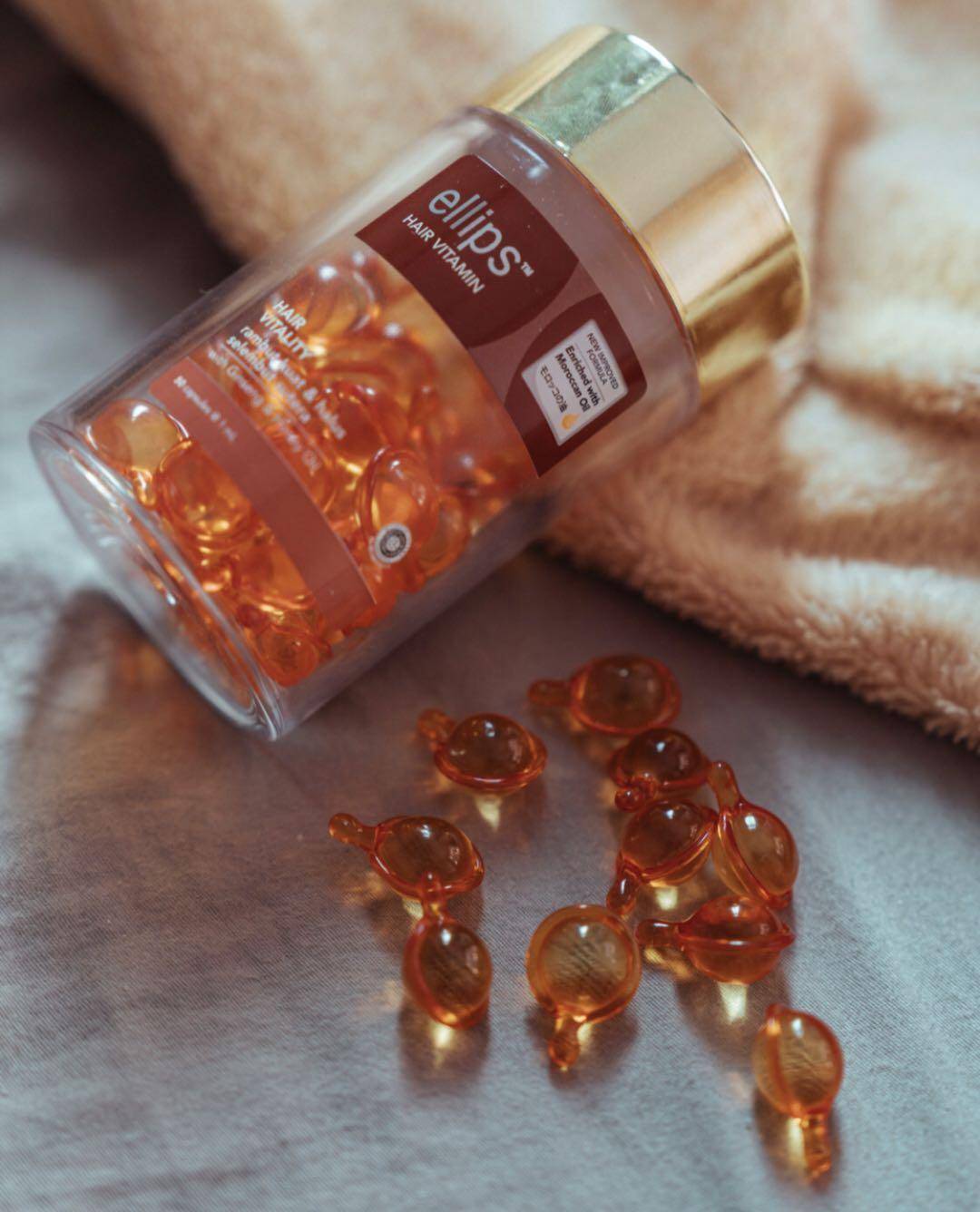 又黄又毛躁的头发,女士头发又细又黄油腻