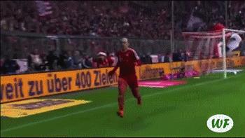 庆祝动作足球滑跪,哪个球员的庆祝动作是跪滑