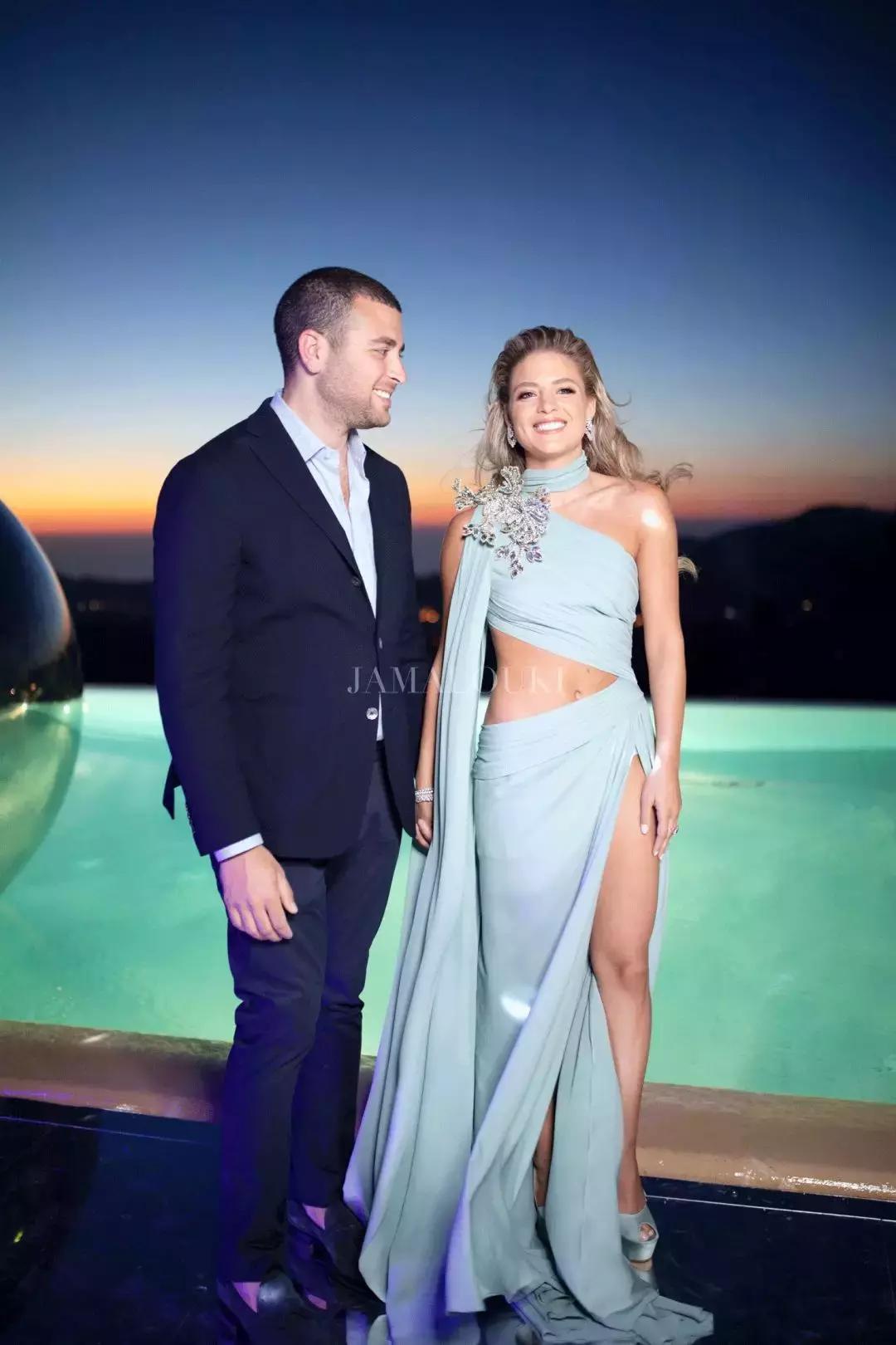 15万颗施华洛世奇水晶,eliesaab婚纱