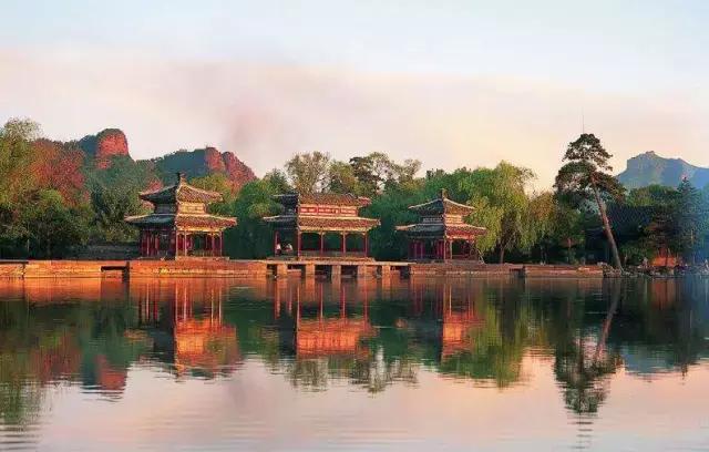 中国园林的诗情画意之美,虽由人作宛自天开的造园理念