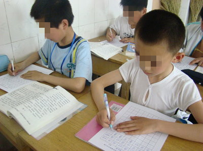 儿子被罚抄写名字200遍,孩子被罚抄卷子亲妈直说活该