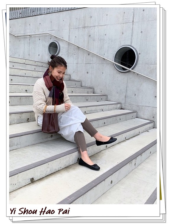 深色格纹围巾搭配啥颜色衣服,红色格纹围巾系法