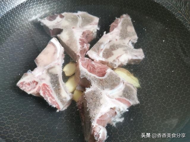 熬汤选用猪的什么骨,煲汤用猪的什么骨比较好