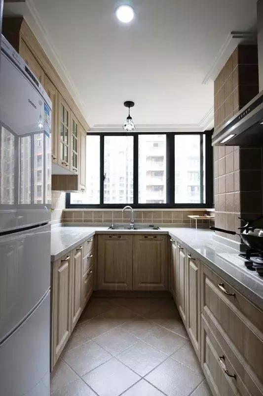 媳妇亲自装新房,玄关的衣帽间真实用,父母送的美式家具真尴尬